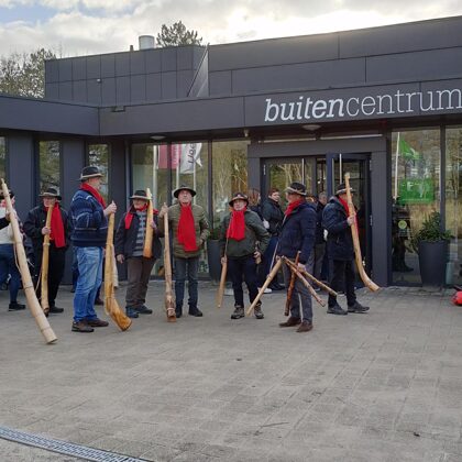 8-1-23 verzameling voor de wandeling en het afblazen bij SBB Schoorl