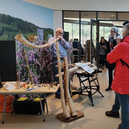 8-1-23 Demonstratie door "meester" Piet Zomerdijk bij het Buitencentrum in Schoorl