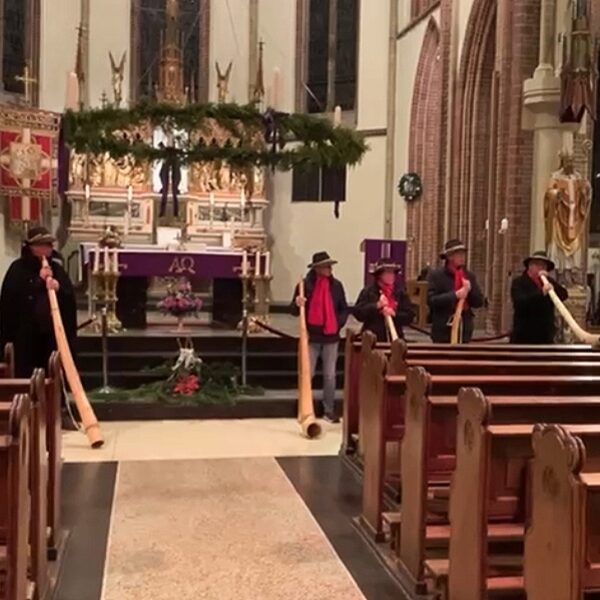 Optreden in de Martinuskerk tijdens het Dickensfestival Medemblik 13-12-2024 