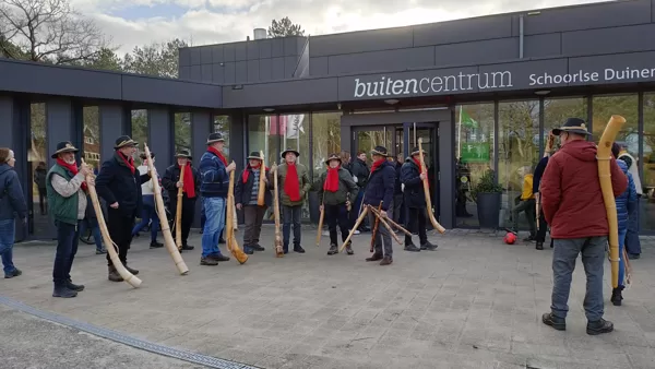 8-1-23 verzameling voor de wandeling en het afblazen bij SBB Schoorl